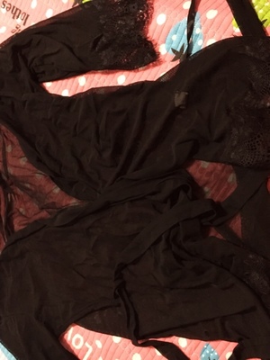 穿上凉丝丝的感觉，洗过了，试穿了一下，不错的，做工特别的好，线走的特别直的，也特别的对称，性价比还是很高的，买了黑色，但觉得打版的粉色应该也是不错的，肩带可以放长，整体就会长了，满意的购物，好评