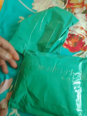 老公看到笑了。谢谢卖家，宝贝很好，看这包装左一层又一层。穿着会很舒服。