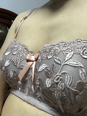 宝贝不错，真的适合小胸，不空杯。