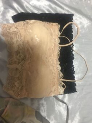 垃圾,买了两件尺寸都不同,明明都是均码的, 洗了还严重掉色, 贴近皮肤的东西慎买吧 垃圾,买了两件尺寸都不同,明明都是均码的, 洗了还严重掉色, 贴近皮肤的东西慎买吧