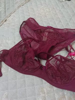 颜色有点色差。摸上去滑滑的。舒服。不扎人。