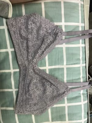 色差有点大，穿着挺舒服，不用垫子也不会露点