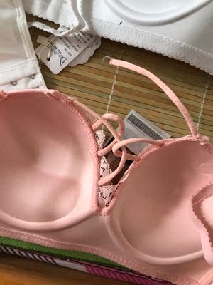 差，特别差！气在他们态度！质量问题，原本我自己补一下就可以了我也给你们说我洗了。就说明我并不打算退货来和你们说下，什么补一元什么最多退2元。我差你这2元钱，好好说什么都能解决...主要看态度！我只看到你们的嘲讽没看到你们的愧疚