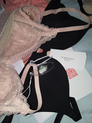 宝贝收到了，非常喜欢，包装精美。支持歌力诺品牌，小仙女的最爱呀！ 每次确定收货后，偶都会默认好评接着把星星填满，偶觉得这是个好习惯，每当看到:亲，您的评价对别的买家有很大帮助时，偶就发誓一定要做个好评专业户去好好帮助别的买家。以后常来，女神必备！