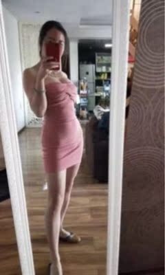 物流很快就到了，穿了下，很服帖，不会掉，就算蹦两下也不会掉，聚胸效果挺好的，比较瘦的美眉也可以放心购买，穿裙子、穿礼服、穿泳衣都可以呐，透气效果非常不错，下次还来呢，清洗也非常方便，店家有送收纳盒和小礼物，洗一洗就好了，干的很快，洗完粘性还是很棒，可以用挺多次了。