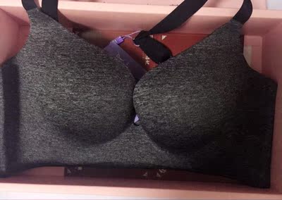 质量很好，大小合适，穿起来也非常舒服，也比较聚拢，非常喜欢