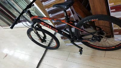 火爆的SAVA萨瓦碳纤维山地车怎么样,价格这么贵碳纤维是真的吗?