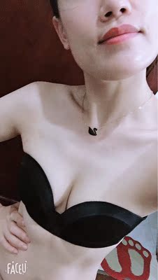 码数标准，送了肩带和透明肩带还有后面的加扣。非常好