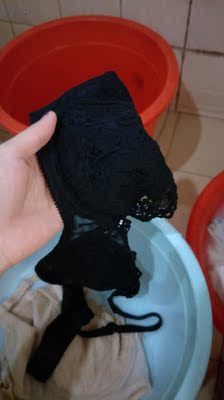 昨天买的今天就到了肤色的是在网上买的黑色的是在专柜买的两个一模一样可是专柜的价格就比淘宝上的价格贵淘宝比较实惠下次还会来买