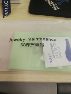 包装真高级,有好看的盒子,还有保养的工具,店主很用心,谢谢! 包装真高级,有好看的盒子,还有保养的工具,店主很用心,谢谢!