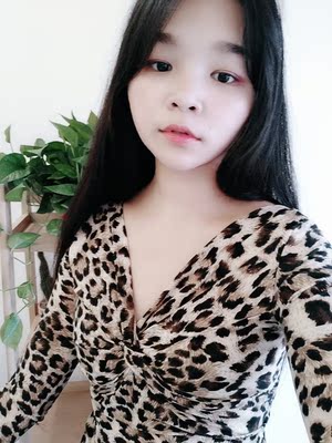 豹纹的衣服掉了，第一次尝试，以前不敢穿，但是效果很喜欢