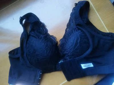 宝贝收到了，质量真的很好，比实体店便宜的很多，感觉这个价买的这么好的东西真是赚了，今天又下单买了两件