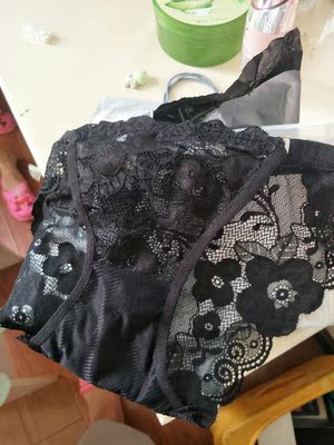 很好的内内，还有赠送的吊带和内内，太性感了，不方便晒出来了，太好看了