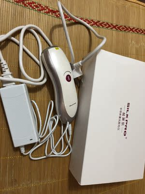 今天已经是用过三次宝贝了。我天生就是毛手毛脚、现在终于有了神器了,小巧方便,主要是真的实用啊,比去医院搞激光方便多了,去医院他们帮搞的也不仔细,这下有了这个激光脱毛仪,自己想怎么搞就怎么搞。这是真的激光脱毛仪,不像那些光子的压根没用。希望用下去能永久脱毛。