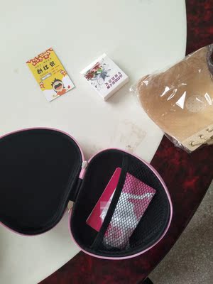 宝贝挺好的，这是我第二买了，不会掉，穿衣服很放心