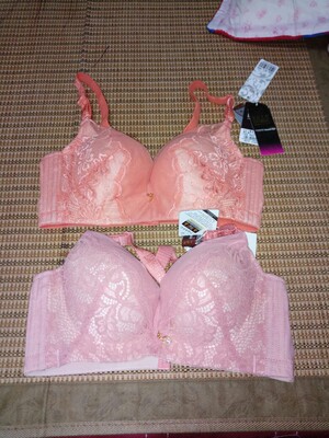 第一次买这家的内衣,很舒服,很好穿,收副乳也很聚拢,很满意。 第一次买这家的内衣,很舒服,很好穿,收副乳也很聚拢,很满意。