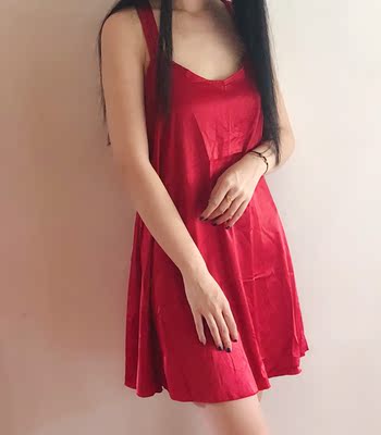 收到睡衣啦，很好穿哦，面料很丝滑，衣服的设计也是很性感，正红色非常有女人味呢