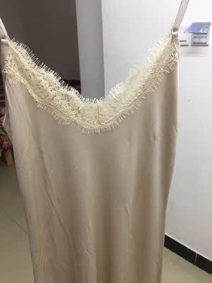 这款吊带质量特别好，面料特别的轻薄，穿起来特别舒服，这个价格买到太值了，会继续关注的！