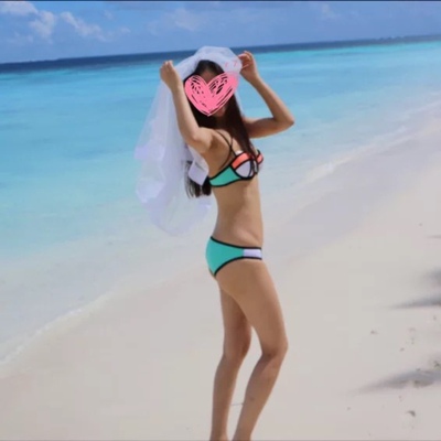 非常美~很有聚拢效果!! 阳光下 比基尼很亮 非常美~很有聚拢效果!! 阳光下 比基尼很亮