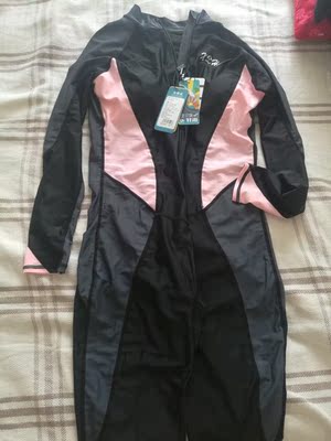 宝贝收到后就打开穿着试了试 尺寸挺合适  到海里游泳感觉很好  谢谢卖家真诚的服务 有需要还会再来