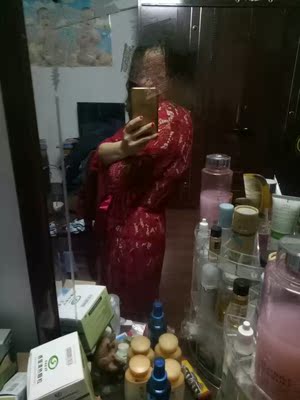 蕾丝的穿起来蛮舒适的，没有那个硬硬的感觉，整体效果不错，穿起来蛮好看的。