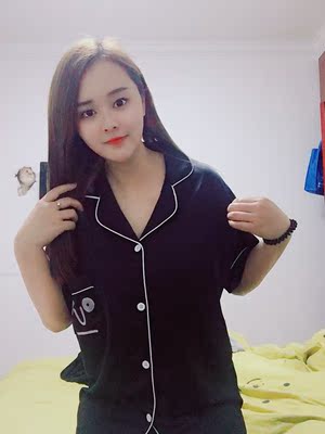 面料舒服冰丝的，滑滑的！很喜欢！这个价格值还会回购