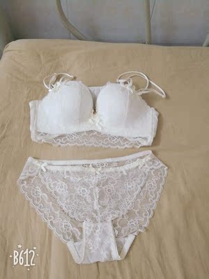 今天收到的快递 一下买了两套，款式不错很漂亮 价格也不贵，关键是聚拢效果也很好 有拍图很不错的内衣 下次还会在来，推荐够买