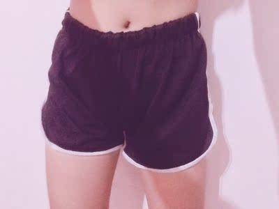 很好看，一拆开试穿了一下，裤子是低腰的旁边有一条线头剪了就行不碍事。裤裤颜值还是不错的哈，布料像是棉麻那种触感，穿上很舒服没有什么不好。黑色很百搭所以选了这条。