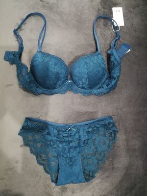 我家女神穿上好美 我家女神穿上好美