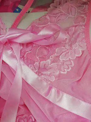 衣服收到了 本来还担心质量不怎么样 但是比想象中的还好，面料柔软 顺滑，款式很性感 穿的着很修身。客服 态度很好 推荐的码数大小也刚好，非常满意的一次购物