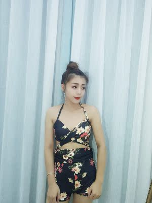 泳衣美美哒 质量挺好的 要去游泳 买了套泳衣 穿上舒适哈 满意