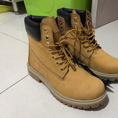 这是在西瑞第二次买鞋了，第一次买的也是一双工装鞋。第一双鞋穿了两个冬天，但当时鞋子买的小了点，这次买的正好。但是第二次购买在快递方面感觉实在不好！鞋子到了没有任何快递给我打电话，晚上九点多直接扔到代收点就完事了，要不是自己看物流信息还不知道哪天才能发现鞋子到了！