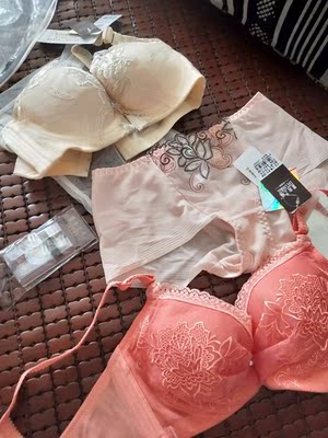 非常感谢店主送了那么多东西，送了一条内裤和一个肩带。质量也非常好，我一直都穿的是夏娃之秀的，因为它不是海绵。下次再回购。