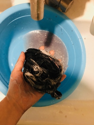 这是什么？！这是什么？！这是什么？！内裤啊！掉色掉成这样也太过分了吧？！