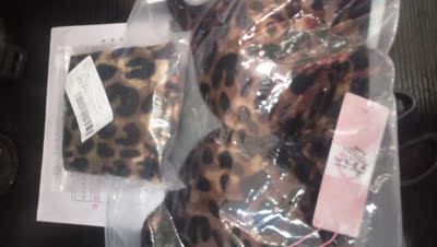 宝贝收到，内衣款式和颜色，挺喜欢的面料也特别柔和，老板服务挺热情，快递也给力，祝，店面生意兴隆