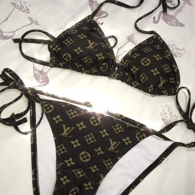 平胸的穿起来好像有点不好看了哈哈哈哈哈但是实物和实图一样很好看啦