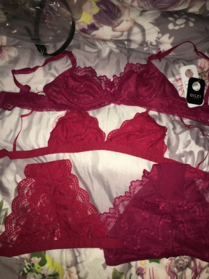 挺性感的，正好也是大红色的，本命年想穿两套红内衣，挺喜欢的