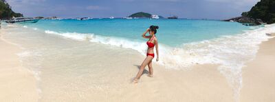 颜色很正，聚拢，性感又时尚，显皮肤白，美美的小清新，卖家还送一条纱巾，拍照非常好看。