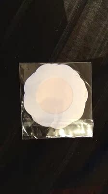 专用收纳盒很不错。还没用，与以前用的不同，配有专用肩带、配套乳贴。感觉很不错。