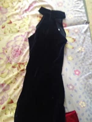 衣服不错，穿上很性感很好看，买了两件棒棒哒