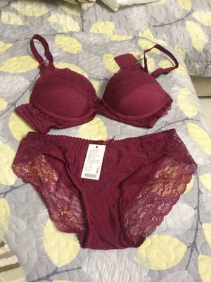 一直在店里买东西，这次买的送闺蜜生日礼物！特别棒得手感，样子也很好！赞！