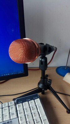 摄像头很清晰，操作也好方便，麦克风音质很好，直播变得很简单。赞一个！