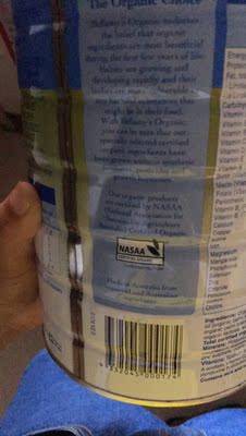 奶粉质地: 挺细腻的。就是每次冲奶粉时水里有结块,不知道为什么…… 消化: 便便软硬适中。 有效期: 日期挺新的。 外包装: 奶粉盒磕进去了一块,没渗漏。奶粉没影响。 收货时长: 3-4天吧。中通快递,正常天数。 总结: 第一次喝这个奶粉,说不上好坏。扫码是正品。听别的宝妈推荐的,说是有机的……儿子不排斥,断奶备用的…… 奶粉质地: 挺细腻的。就是每次冲奶粉时水里有结块,不知道为什么…… 消化: 便便软硬适中。 有效期: 日期挺新的。 外包装: 奶粉盒磕进去了一块,没渗漏。奶粉没影响。 收货时长: 3-4天吧。中通快递,正常天数。 总结: 第一次喝这个奶粉,说不上好坏。扫码是正品。听别的宝妈推荐的,说是有机的……儿子不排斥,断奶备用的……