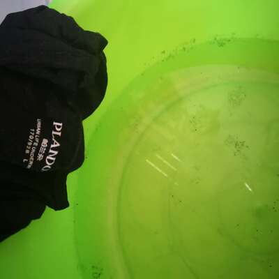 我感觉买这个衣服感觉不是买来穿的是锻炼我自己的忍耐力的！！！  家住凤凰城 2018-2-8 14:32:14  过水四次还这样 帕兰朵上海专卖店:售前2 2018-2-8 14:33:44  亲 你再多清洗几次后就不会有了呢 再清洗四五次 如果还有 你可以年后寄回来