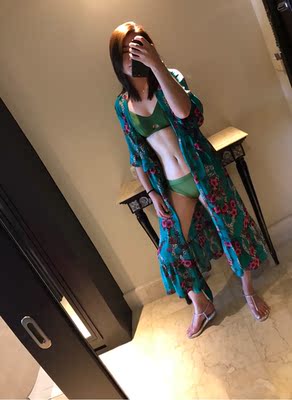 没来得及拍全身 只能半身的凑合着 很舒服的料子 也很显肤色