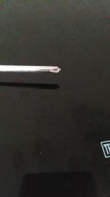 组装了两个多小时,还不错,就是桌面有一点点瑕疵,送到起子没拧几下就报废了。 组装了两个多小时,还不错,就是桌面有一点点瑕疵,送到起子没拧几下就报废了。