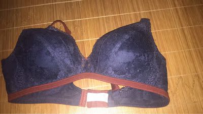 我是我们村第一个买的人，这里大部分人都是不网购的，他们买东西价格一般不会超过两块，听说我在某宝买东西整个村子都震惊了，村长跑到我家对我爸说你是不是疯了？媳妇跟我闹离婚这日子没法过啦，面对重重压力下我依然坚持要买，我相信这个月的工资不会白花，终于快递到了，我怀着激动的心情颤抖着双手打开包裹，啊！！！我惊呆了，这颜色，这手感，这质量，只恨我读书少无法用华丽的词语来形容它，我举着它骄傲的站在村口，整个村都沸腾啦，更有人喊如果不给他们看，他们就要跳井，吓的我赶紧收起宝贝立刻前往海拔100米的村长家使用，用完后在全村人羡慕的眼光中昂首挺胸扬长而去，村长老婆送我出去还多看了我几眼，我也不知道是啥意思！！