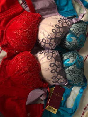 谢谢客服的耐心解答，推荐的号码也很合适，这几年都是穿纳夫夫人的内衣，穿上聚拢效果特别好，这次是活动价，很划算！