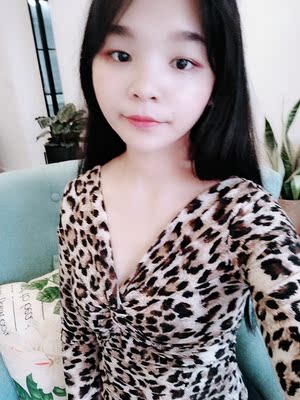 豹纹的衣服掉了，第一次尝试，以前不敢穿，但是效果很喜欢
