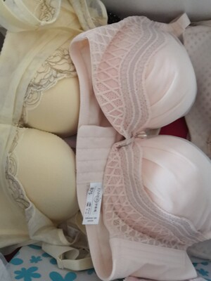 这个尺码相对于别的款来说有点偏小，别的正合适这个有点紧不过懒得换货了太麻烦，凑合穿吧要不就等瘦了后外穿！！！！！